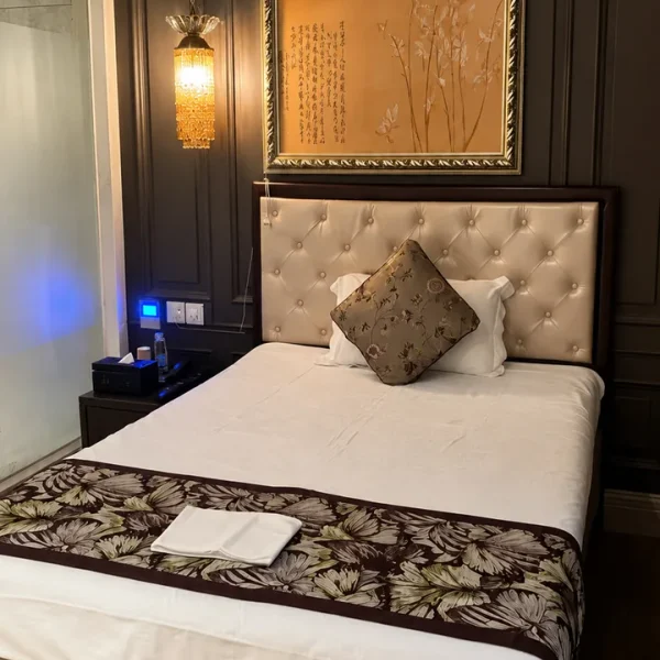 Oceanic Royal Spa themed private room