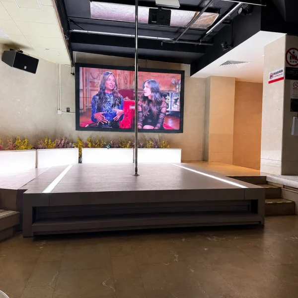 Oceanic Royal Spa stage room