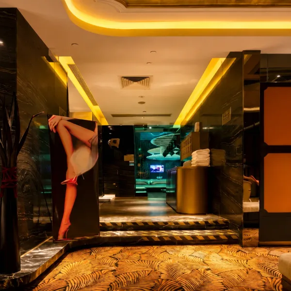 Warm entrance corridor with a sculptural figure